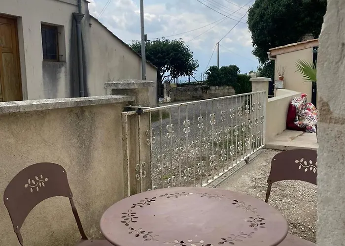 Pensión Domaine De La Garde Saint-Germain-de-la-Rivière