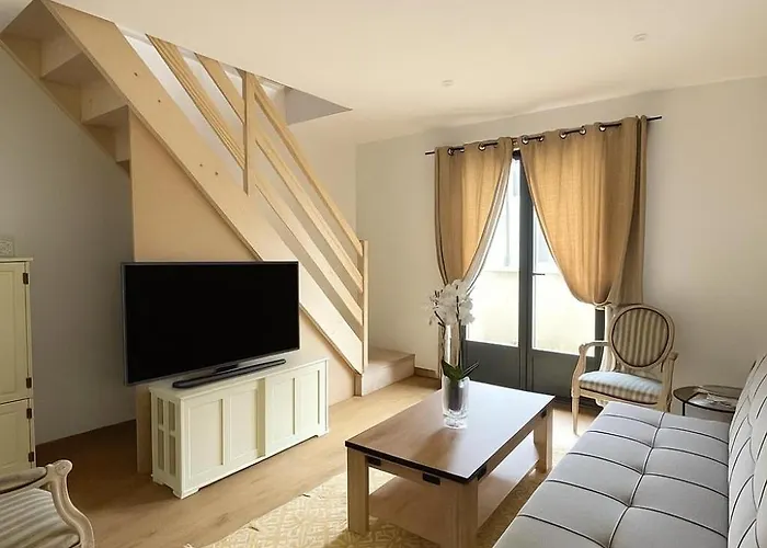 Domaine De La Garde Pensión *